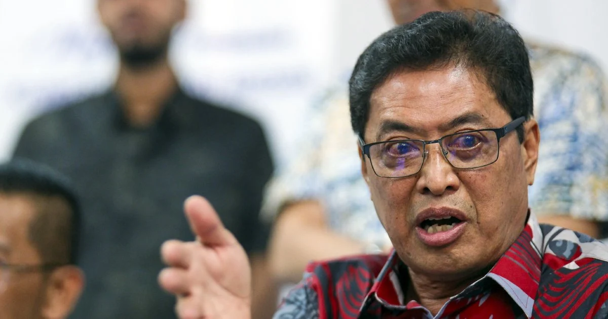 Zaid Challenges Azalina Over Secrecy of Azam Baki's Share Holdings