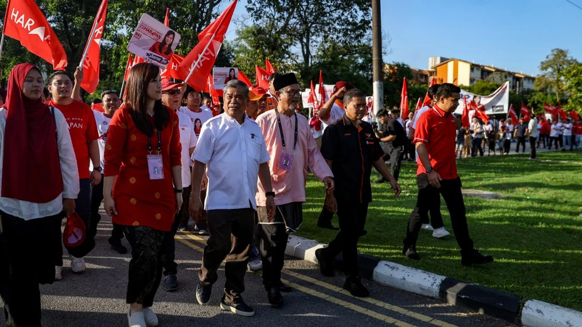 Johor voters rally behind Pakatan Harapan as Sharon Teo files nomination in Permas