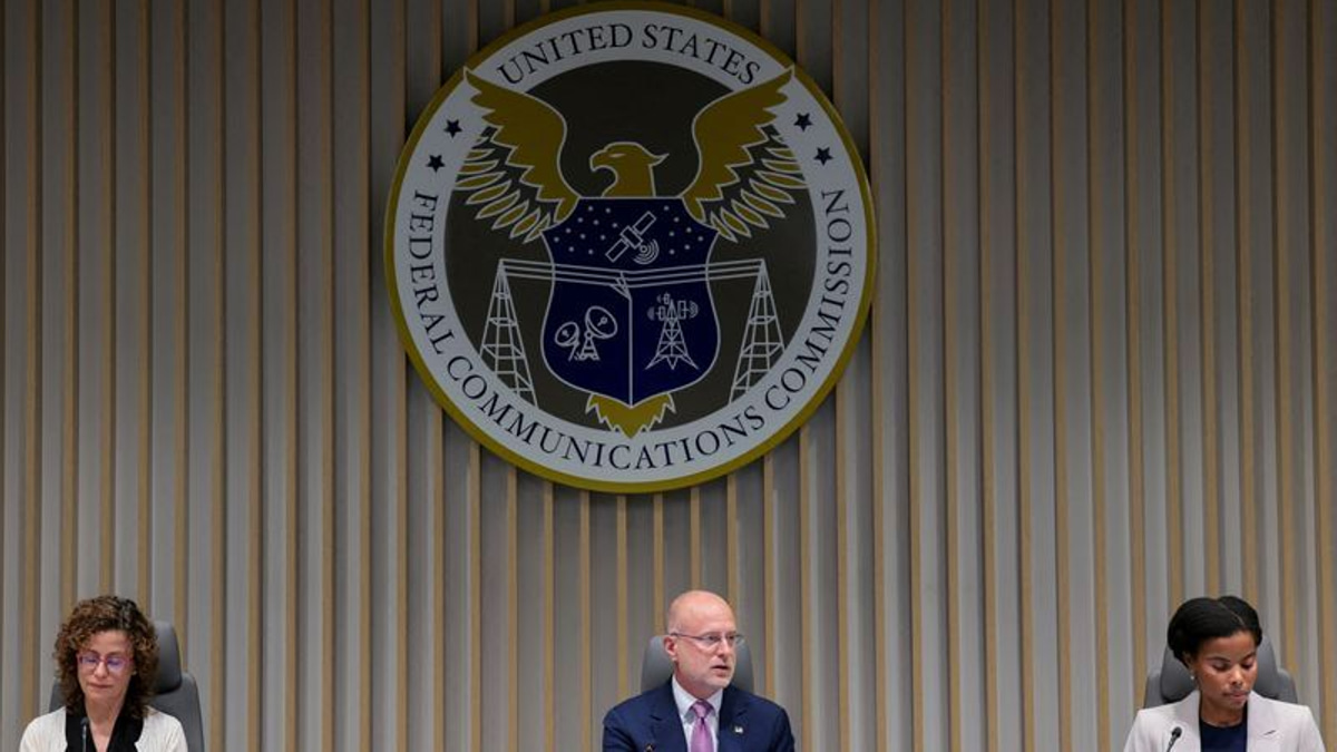 US tightens Chinese tech restrictions with new FCC component ban