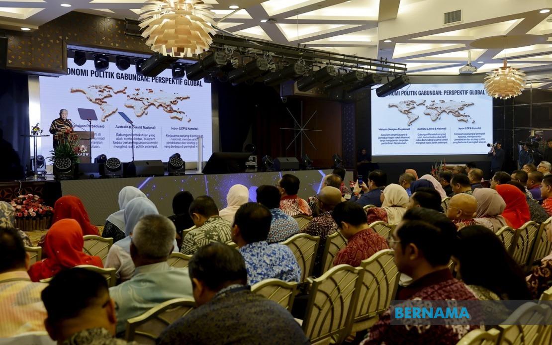 State Politics Won't Shake Federal Government, Says Ahmad Zahid