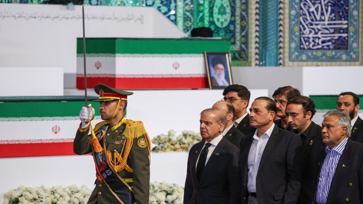 Pakistan Sends High-Level Delegation to Khamenei Funeral, Earns Iran's Praise