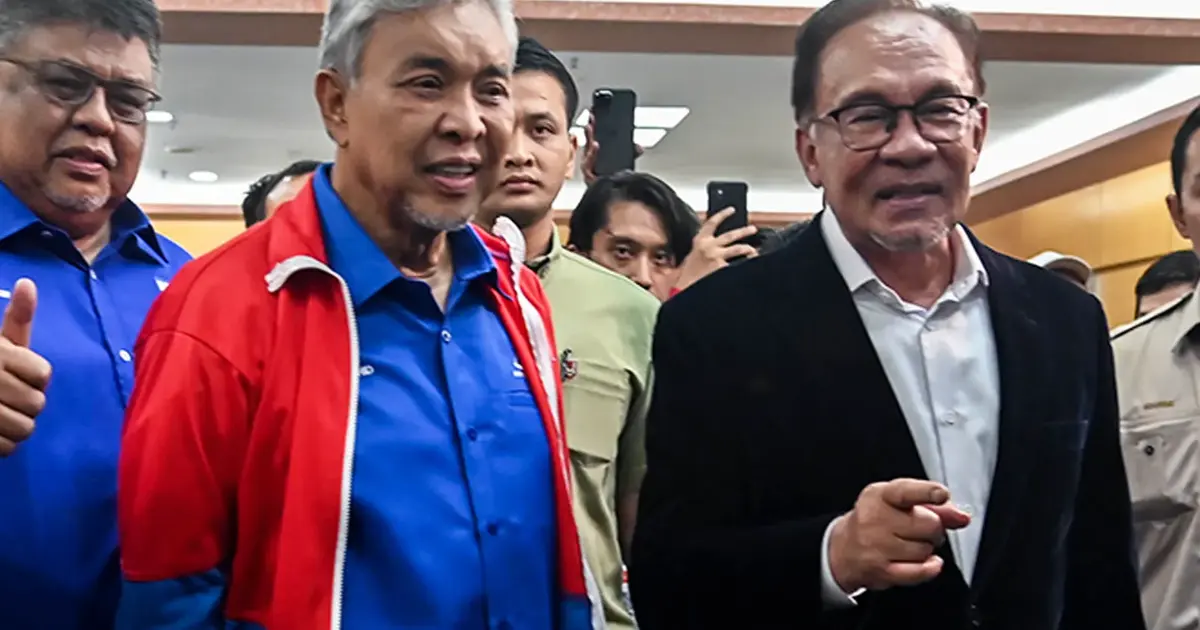 Anwar-Zahid Relations Hit Lowest Point as Negeri Sembilan Alliance Fractures Coalition
