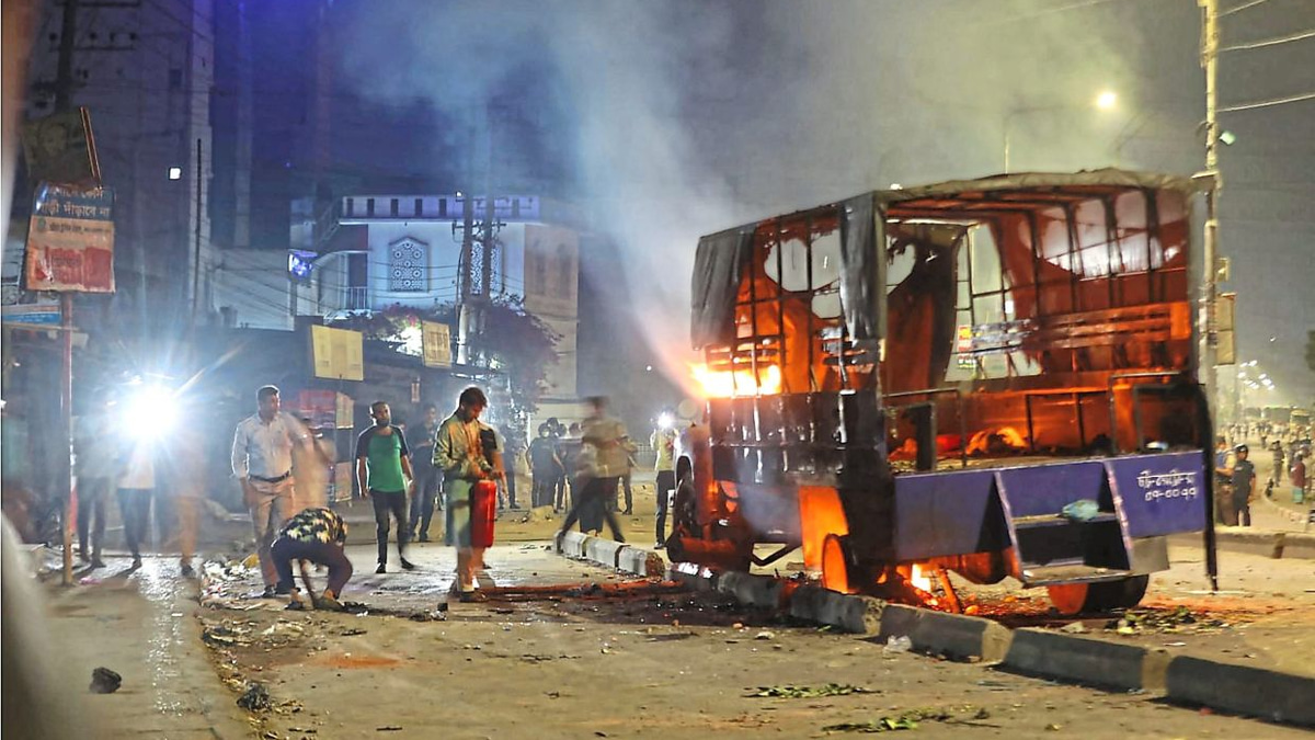 Thousands clash with police over child rape suspect in Bangladesh