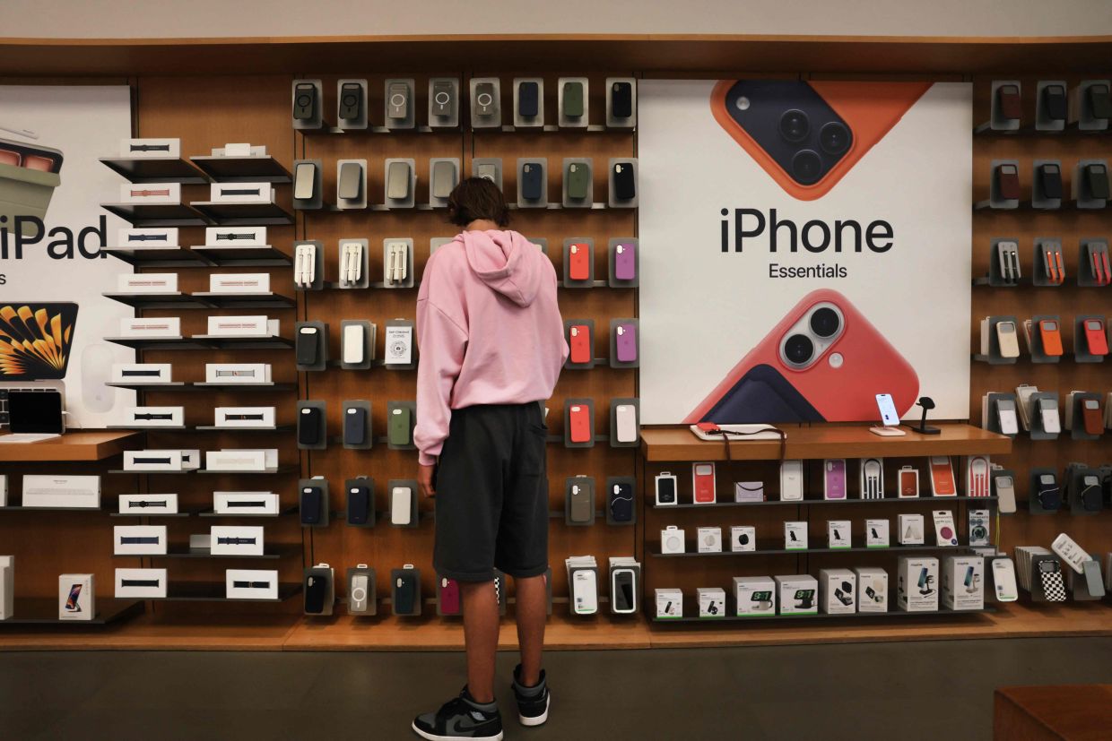 Apple and OpenAI locked in escalating legal war over hardware secrets and talent poaching