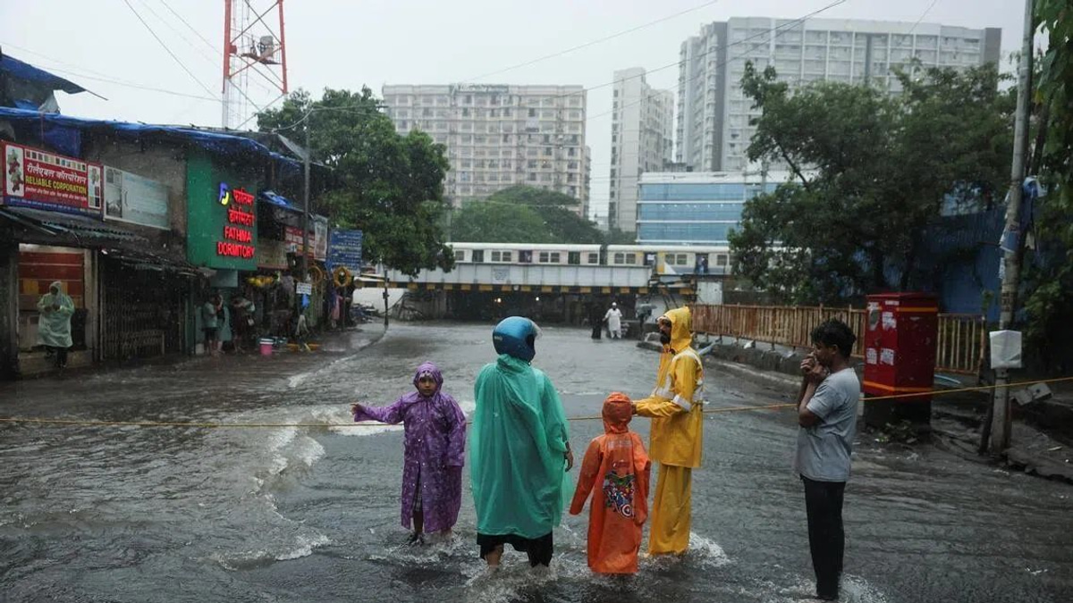 Mumbai's Monsoon Crisis: Deaths Expose Infrastructure Gaps as City Grapples with Heavy Downpours
