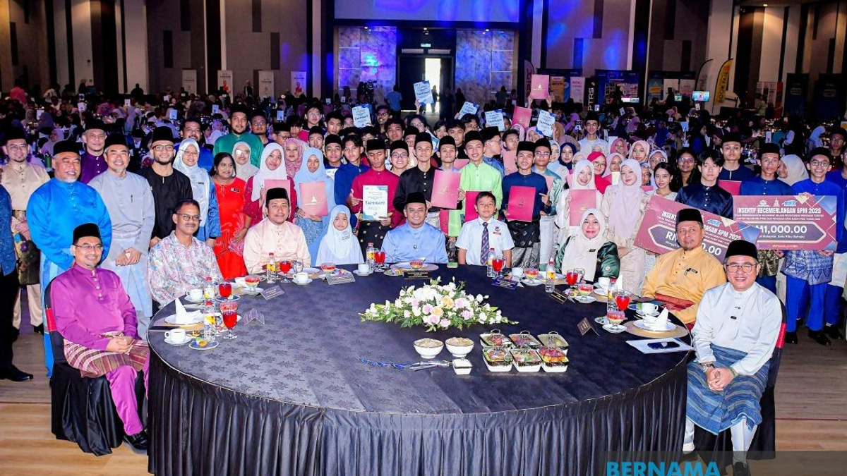 Selangor MB's Gaza Aid Boat Sabotaged, Mission Continues Despite Setback