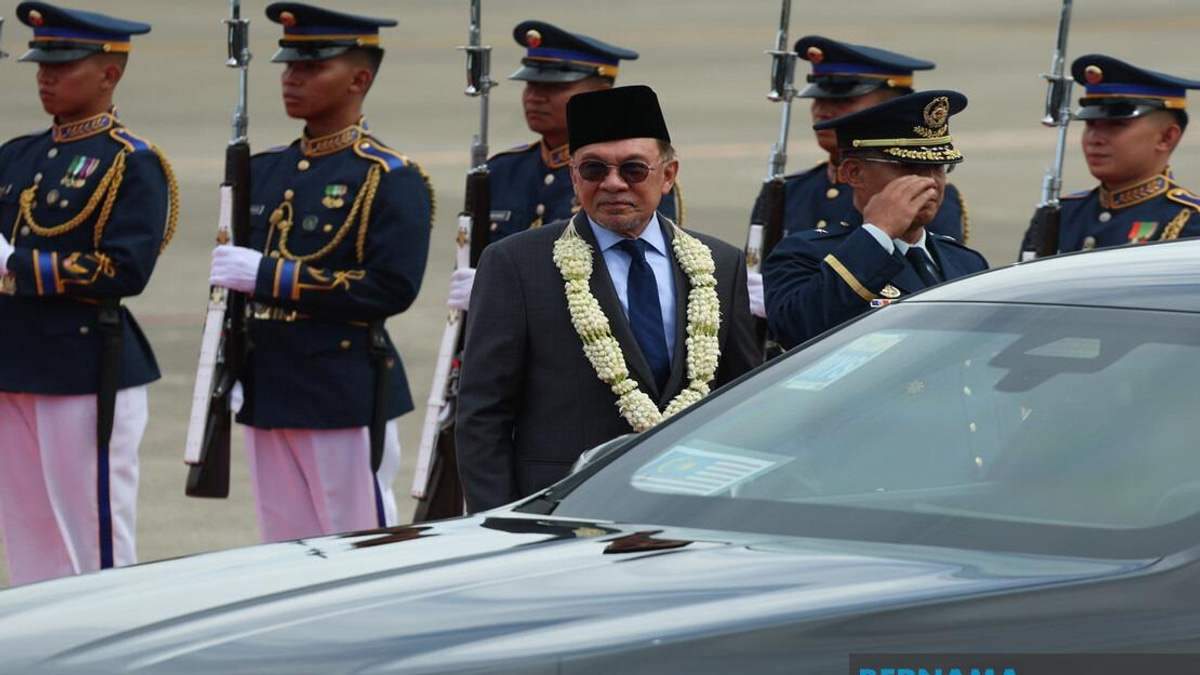 Anwar Leads Malaysian Delegation at BIMP-EAGA Summit in Cebu
