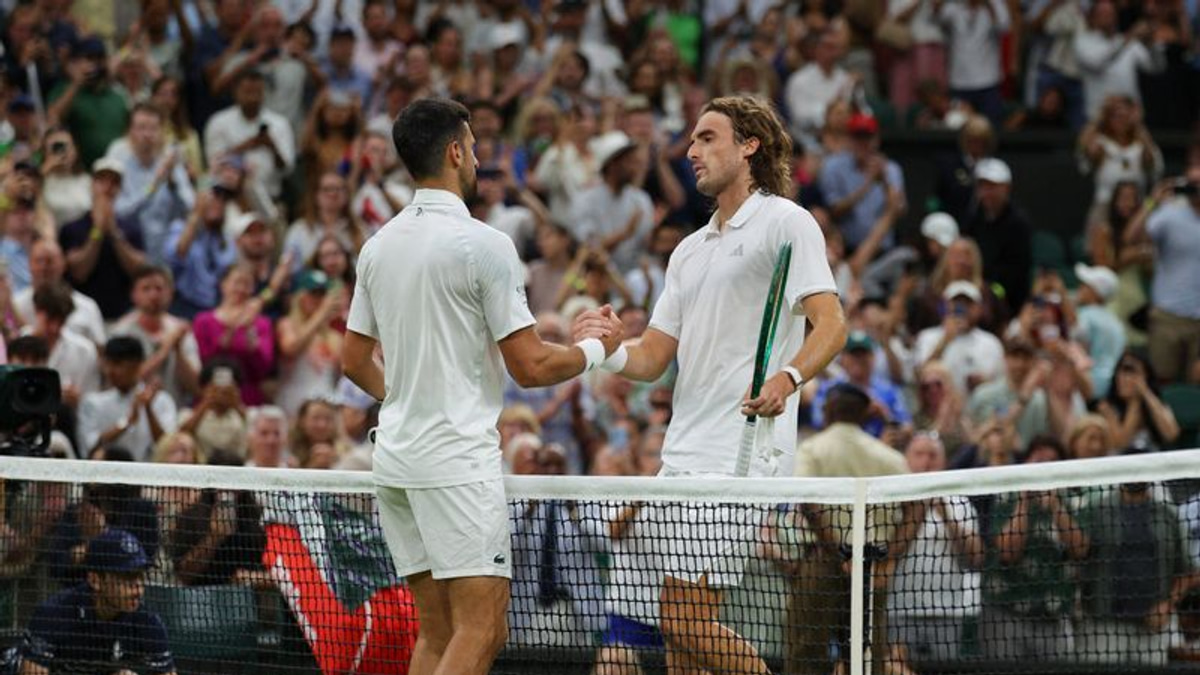 Djokovic Dismantles Tsitsipas to Reach Wimbledon Third Round