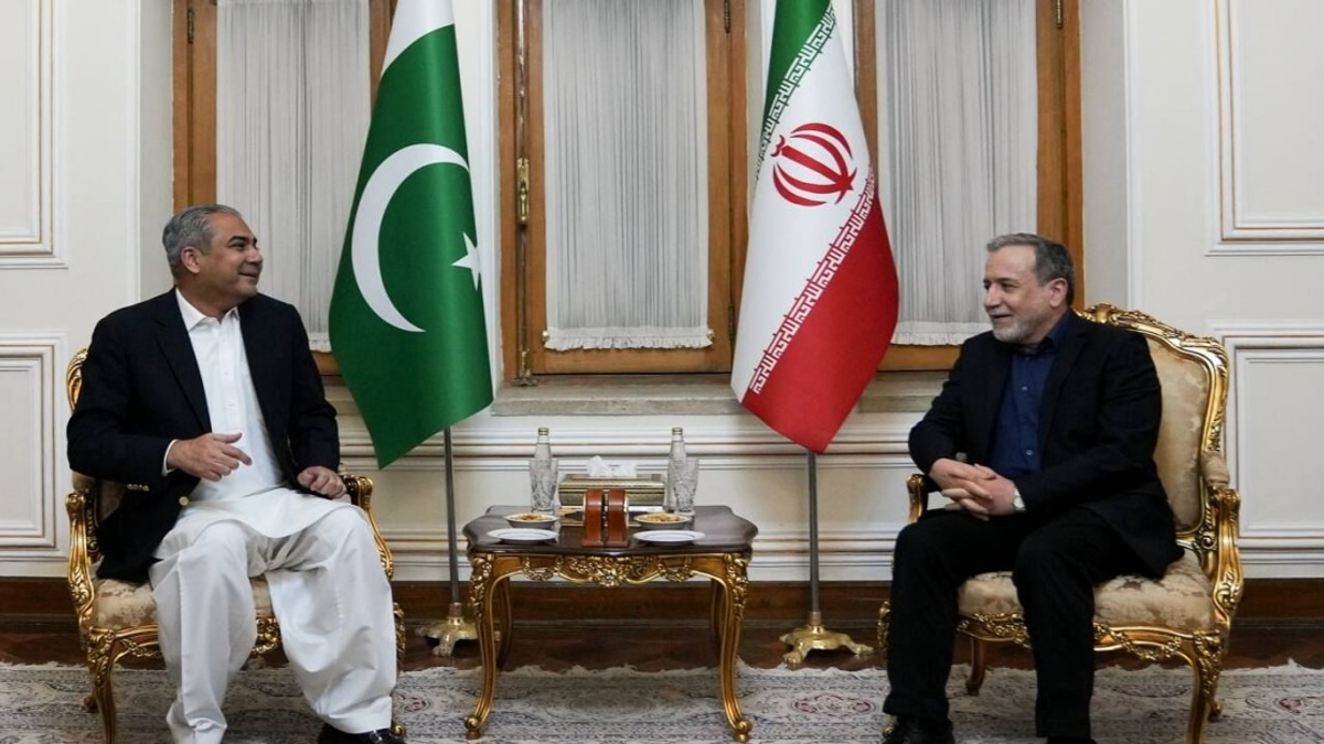 Pakistan's Interior Minister Visits Tehran to Advance Iran-US Talks