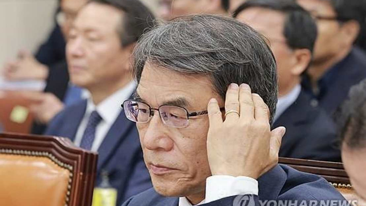South Korean Investigators Raid Election Commission Over Former Chief's Alleged Fund Misuse