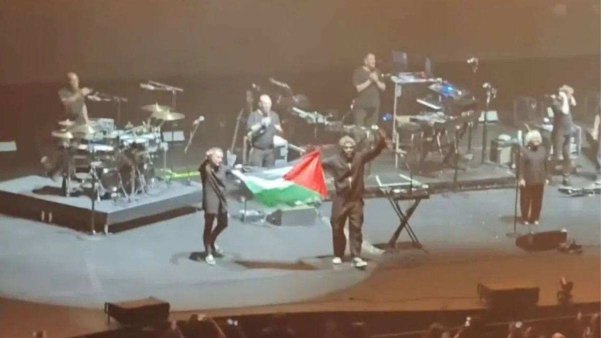 Singapore bans Massive Attack after Palestinian flag display at concert