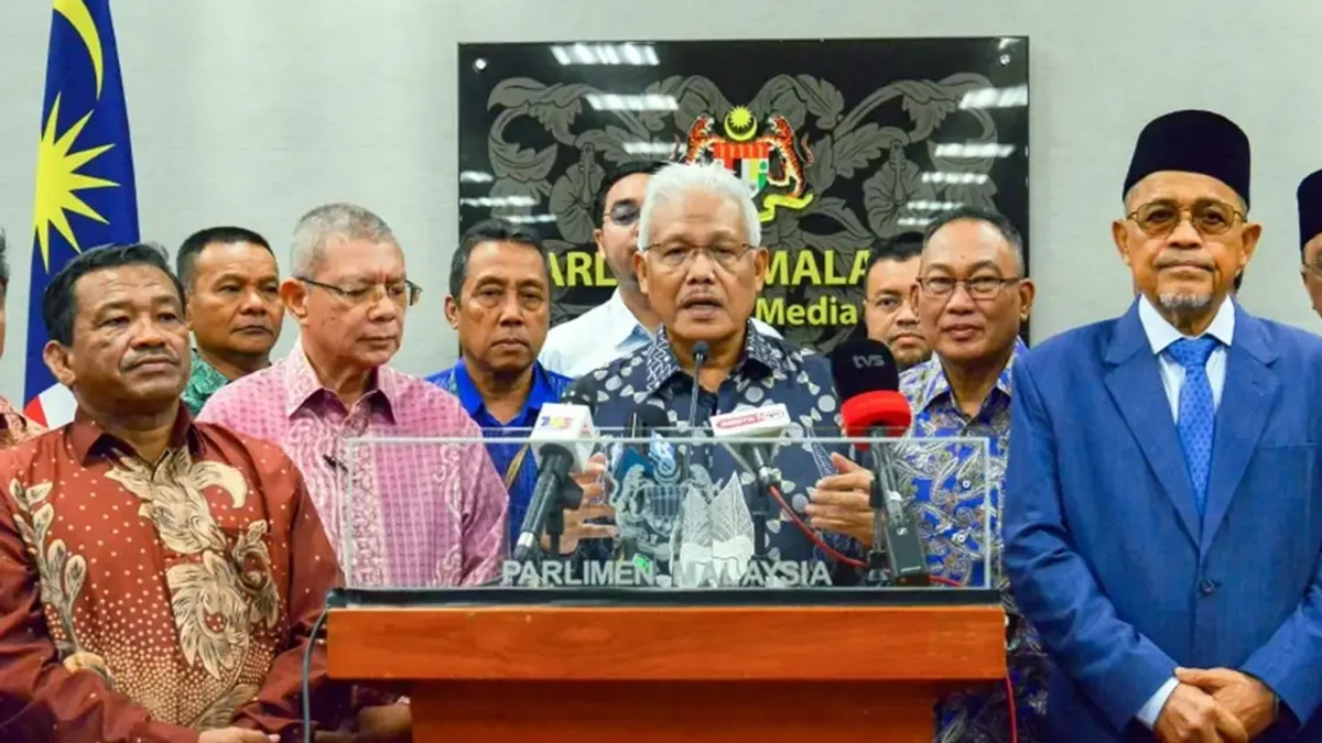 Opposition Demands Clarity on Azam's Role at Anti-Crime Centre Amid Investigations