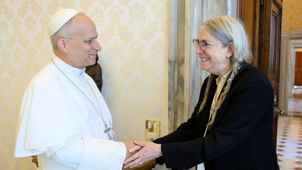 Patti Smith's Vatican Encounter: Rock Icon Meets Pope Leo XIV in Intimate Chicago Connection