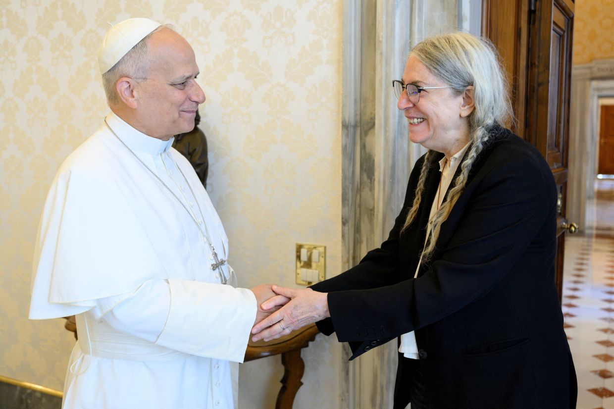 Patti Smith's Vatican Encounter: Rock Icon Meets Pope Leo XIV in Intimate Chicago Connection