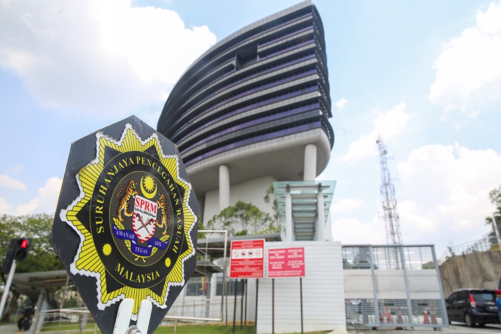 MACC Arrests Five More Immigration Officers in MyIMMS Hacking Scandal