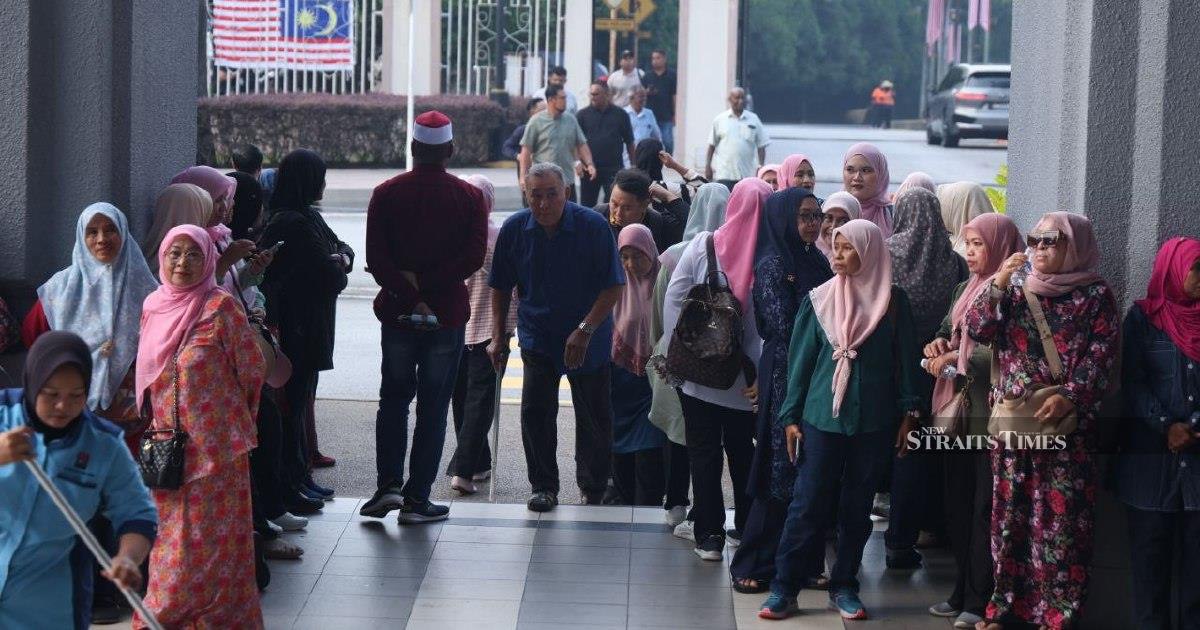 Court buzzes as Ismail Sabri faces expected charges