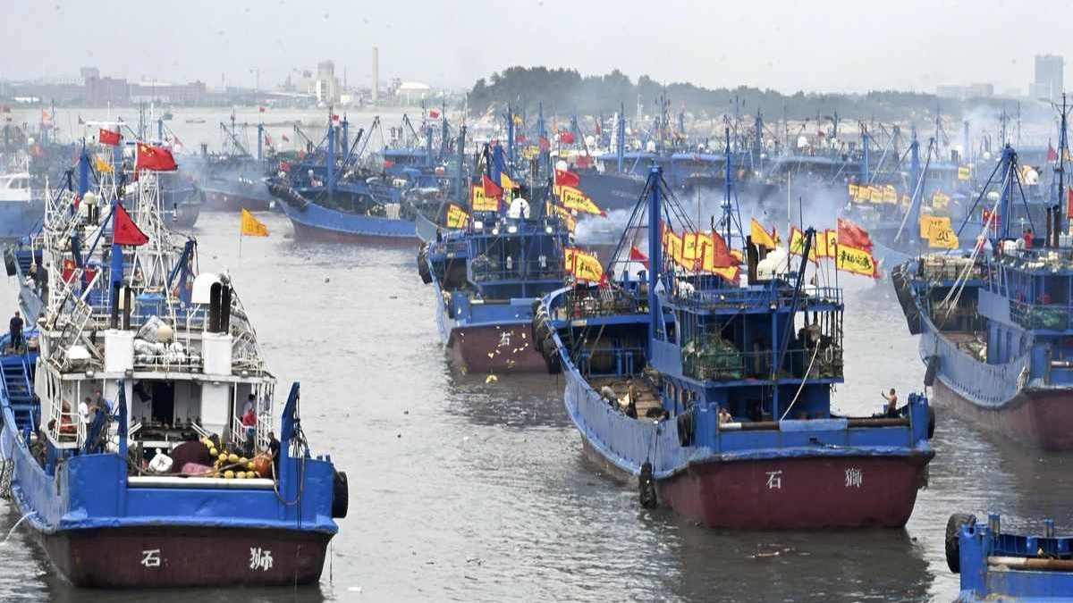China Lifts East China Sea Fishing Ban, Raising Tensions as Hundreds of Vessels Head to Disputed Waters