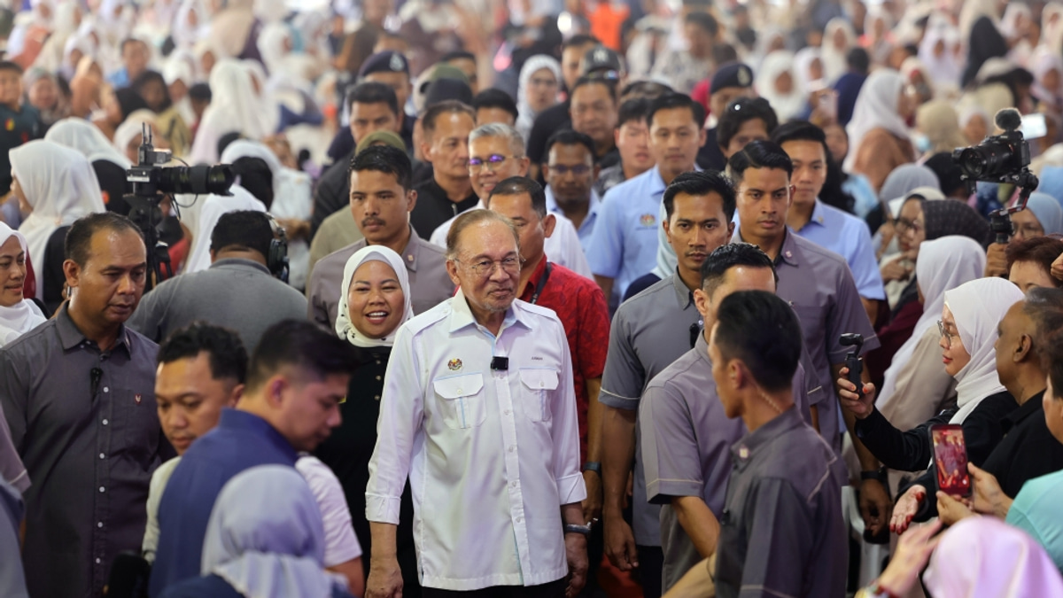 Anwar Questions Tabung Haji's 13-Month Bonus as Breach of Trust