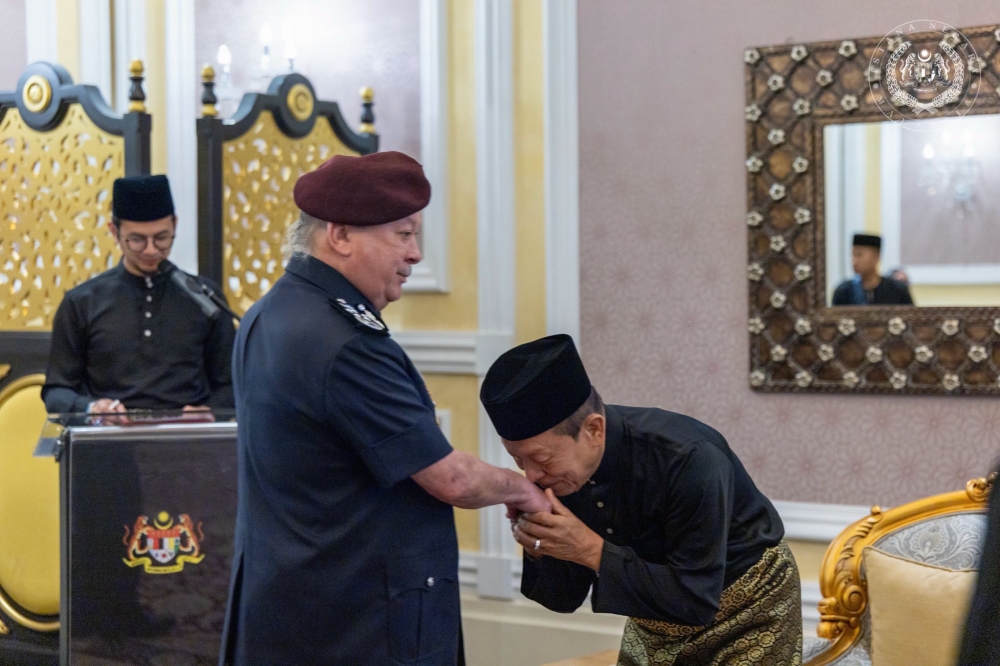 Yang di-Pertuan Agong Receives Update from MACC Chief on Anti-Corruption Drive
