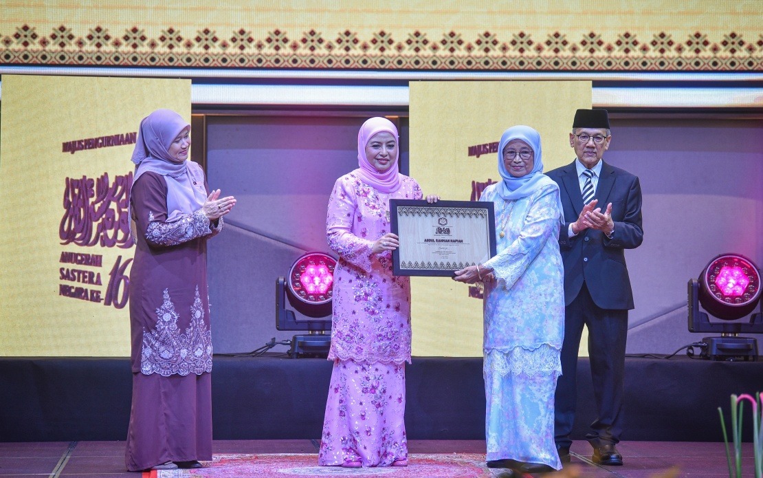 Mana Sikana Posthumously Honoured as Malaysia's 16th National Laureate