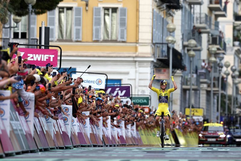 Vollering Claims Second Tour de France Femmes Crown with Commanding Final Stage Victory