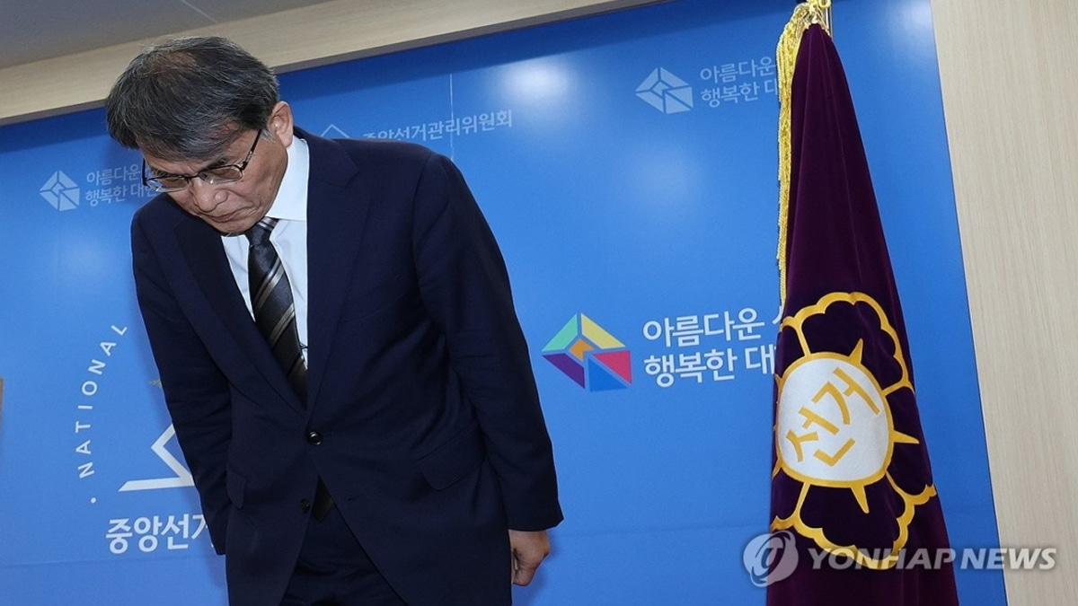 South Korea Election Chief Offers Resignation Over Ballot Paper Crisis
