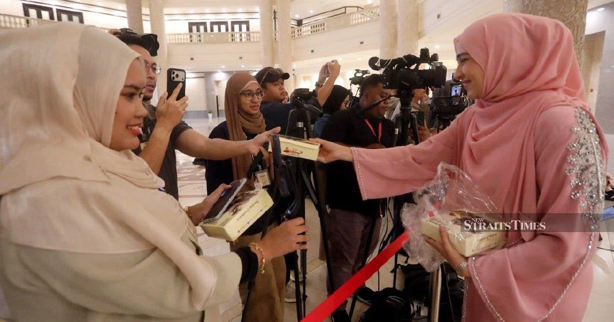 Syed Saddiq Treats Media to Breakfast After Federal Court Ruling