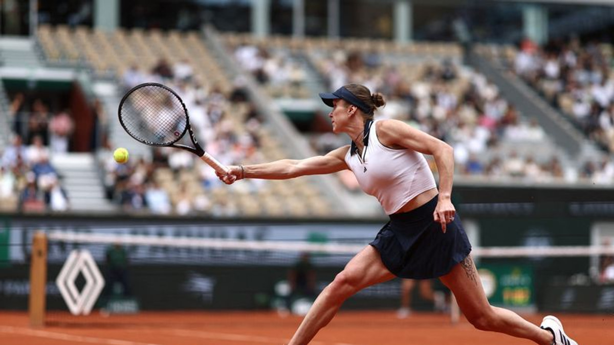 Svitolina reaches French Open quarter-final with dominant win over Bencic