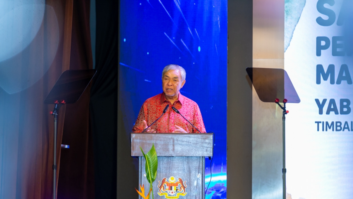 Zahid Dismisses Merger Speculation, Reiterates Commitment to Current Coalition