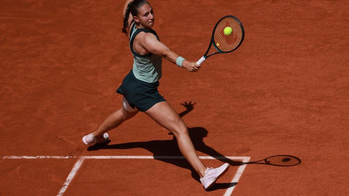 Parry stuns Anisimova to reach first Grand Slam fourth round at French Open