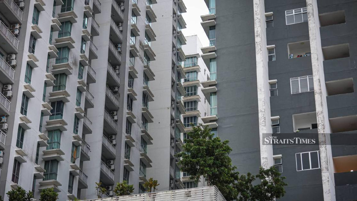 Mother arrested after daughter dies, son critically hurt in 12th-floor apartment plunge