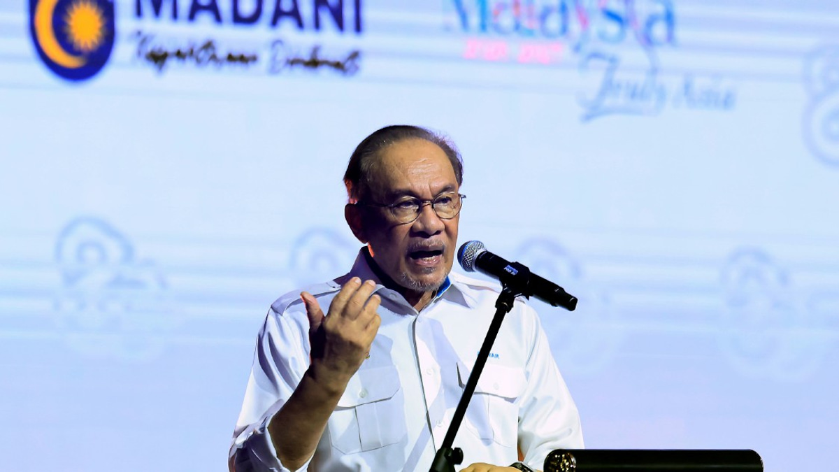 Anwar Cautions Against Complacency, Pushes for Accelerated Institutional Reform