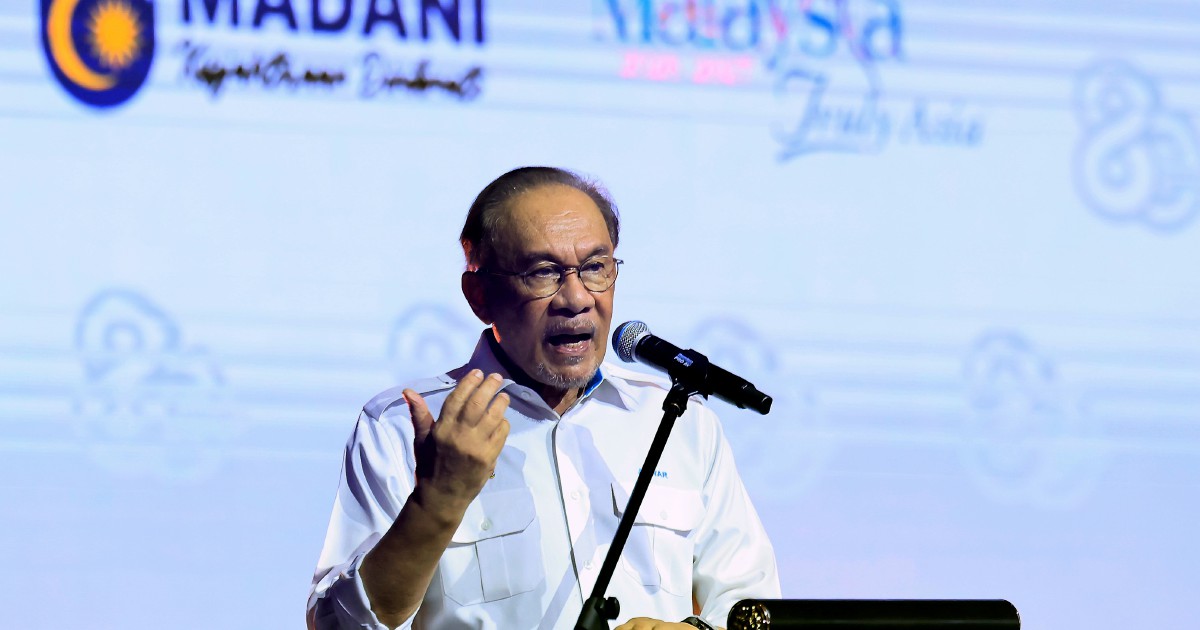 Anwar Cautions Against Complacency, Pushes for Accelerated Institutional Reform