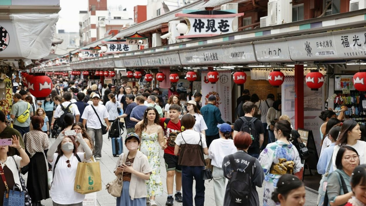 Japanese Summer Travel Plans Shrink as Weak Yen Squeezes Holiday Budgets