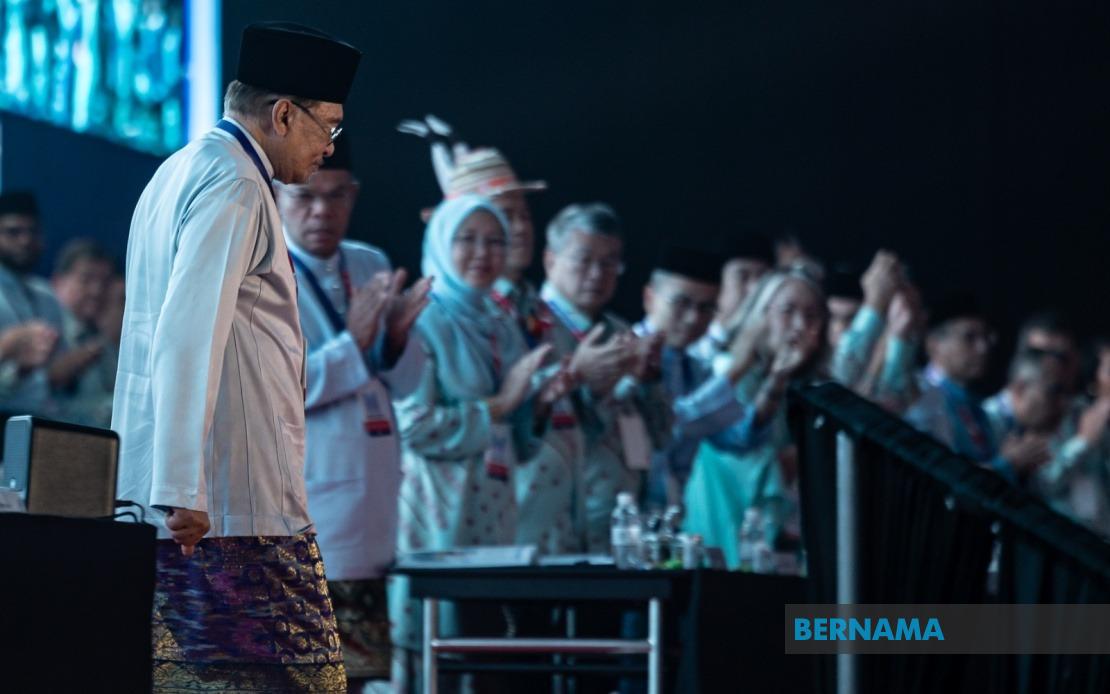 PM Anwar Rejects Claims of Regional Inequality, Points to Rising State Allocations