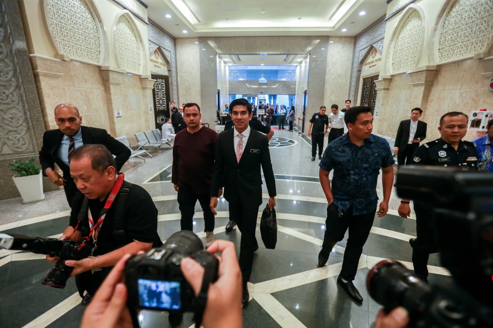 Syed Saddiq Awaits Federal Court Ruling as Supporters Gather at Palace of Justice