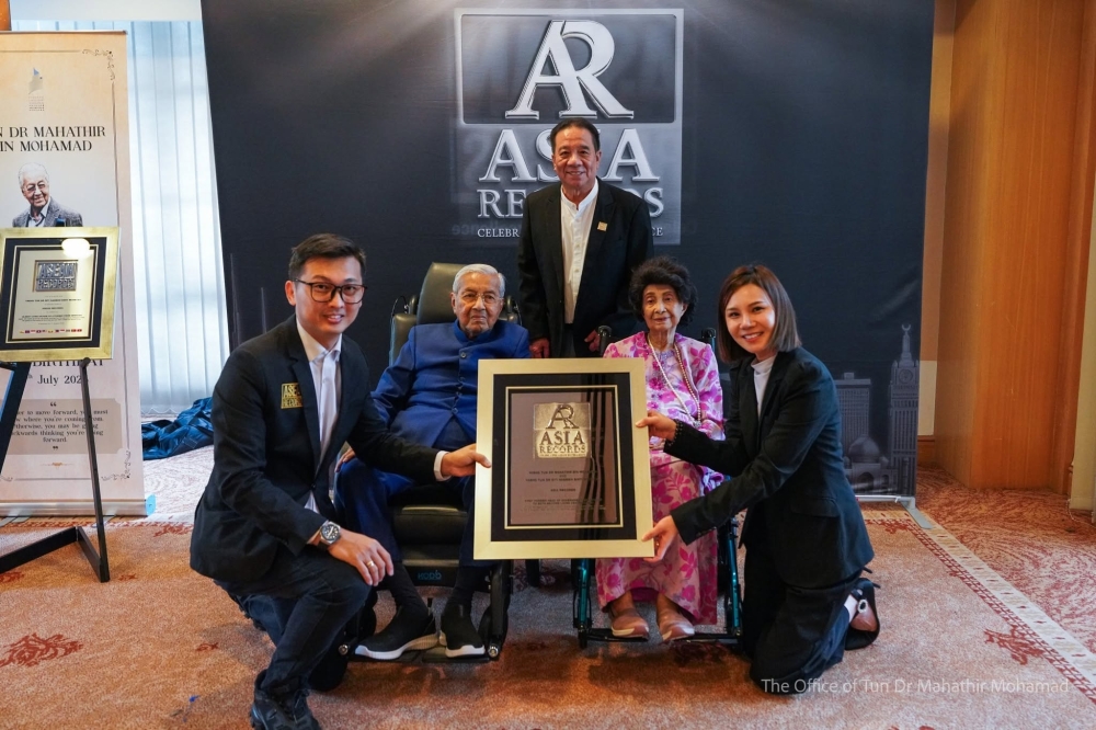 Dr Mahathir and Dr Siti Hasmah Achieve Historic Milestones as Centenarians
