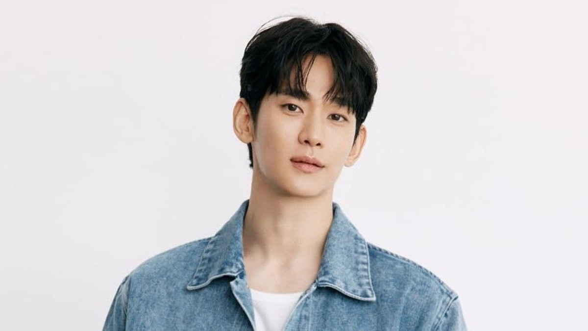 Kim Soo-hyun Marks Public Return With Bench Campaign After Year Away