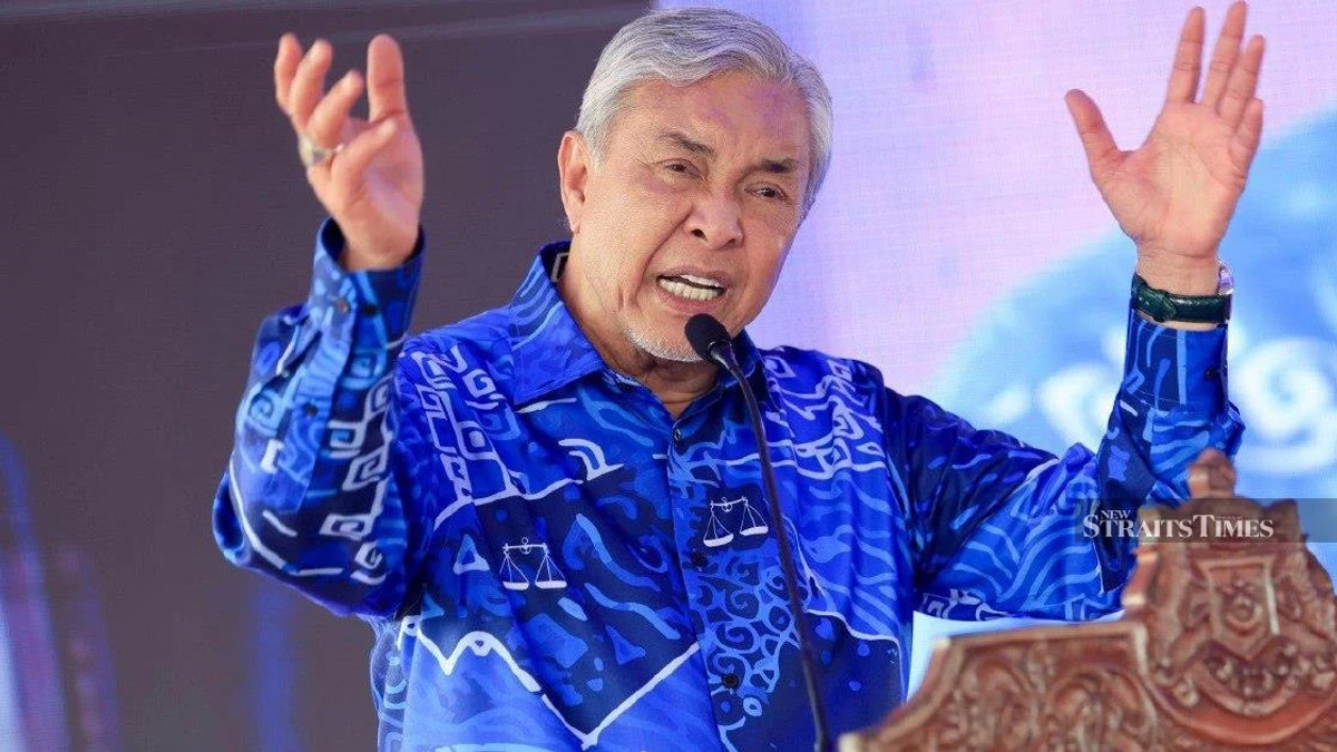 Zahid urges Johor voters to avoid previous electoral mistakes as state polls approach