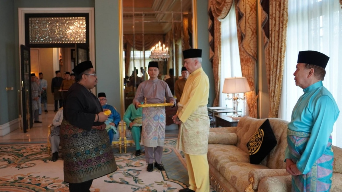 Sultan Nazrin Receives RM18.76 Million in Corporate Zakat Contributions for Perak