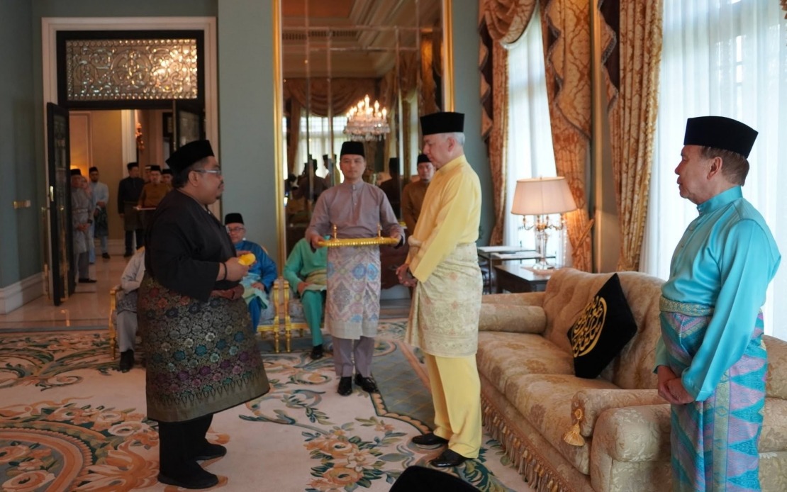 Sultan Nazrin Receives RM18.76 Million in Corporate Zakat Contributions for Perak
