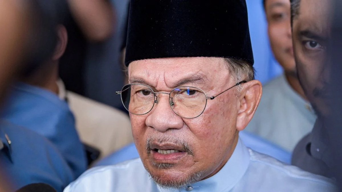 Anwar Rebuffs Allegations of Political Exclusion Against Johor's Caretaker Menteri Besar
