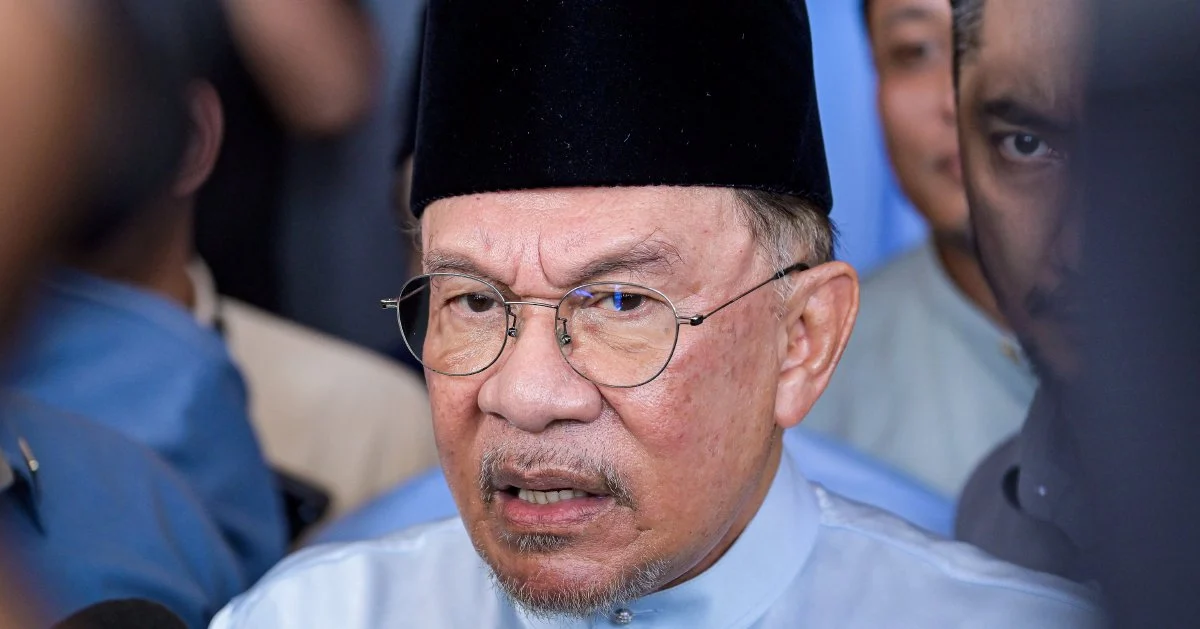 Anwar Rebuffs Allegations of Political Exclusion Against Johor's Caretaker Menteri Besar