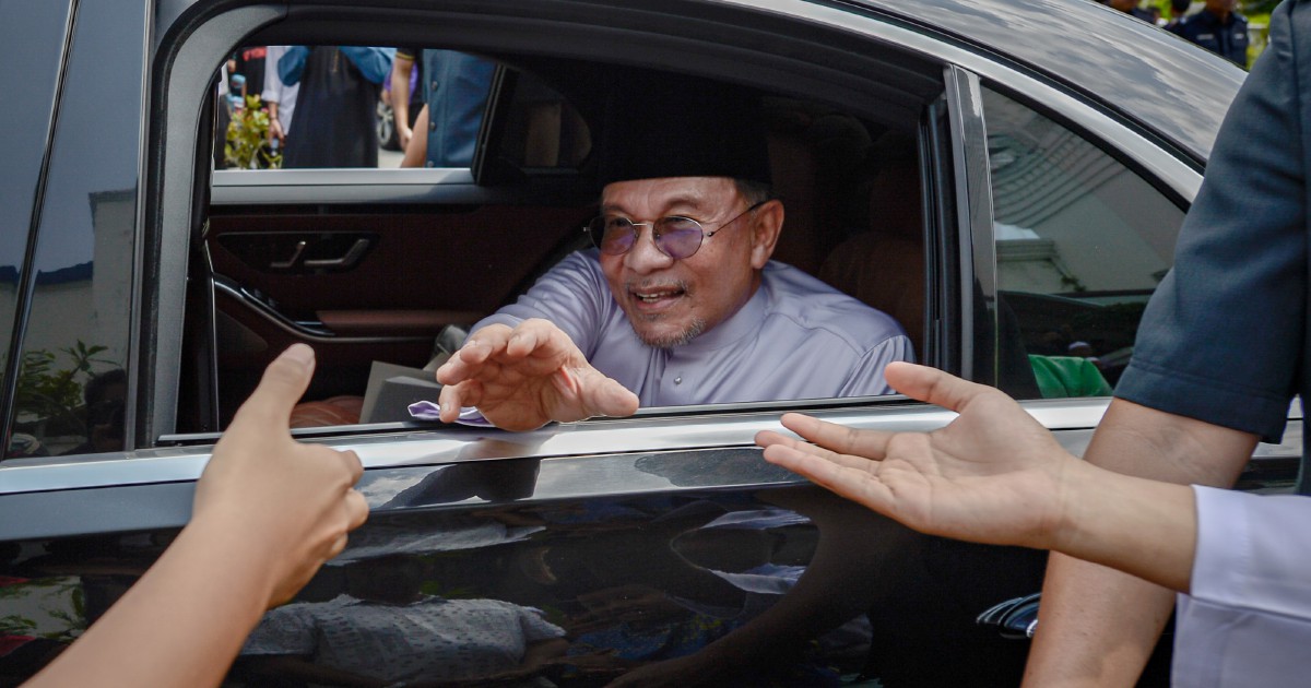 Anwar takes campaign offensive in Negri Sembilan to strengthen Pakatan Harapan's state election drive