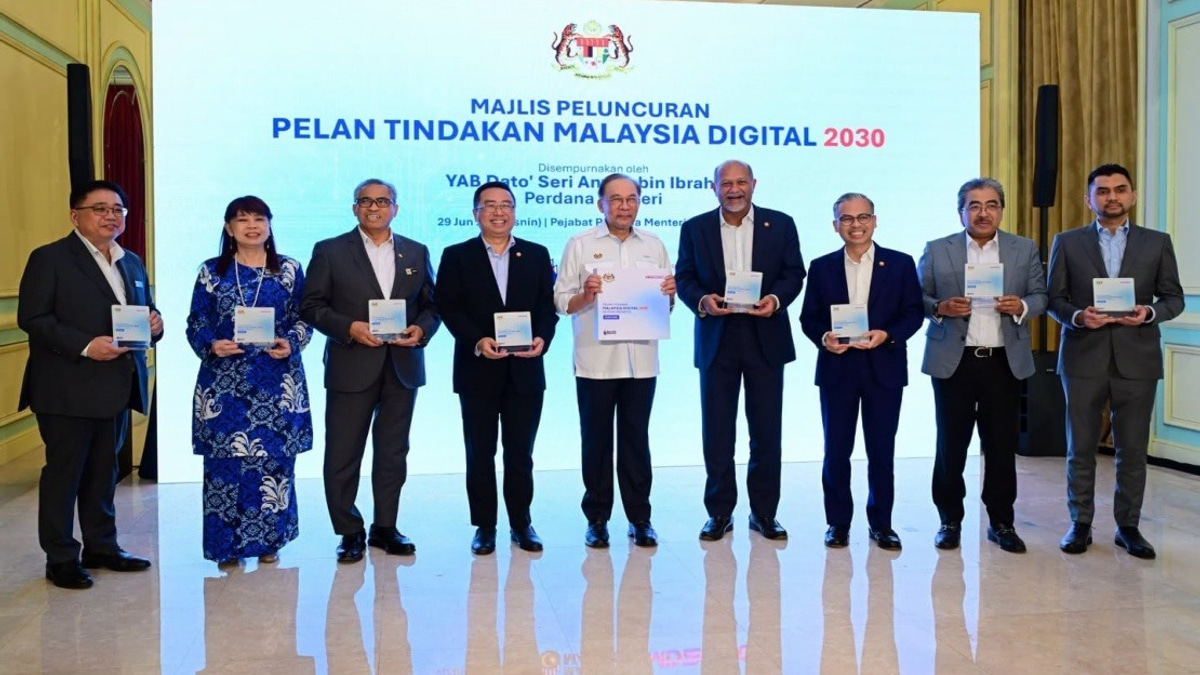 Malaysia's Civil Service Cuts Paper Waste by 116,405 Reams, Saving RM1.99 Million