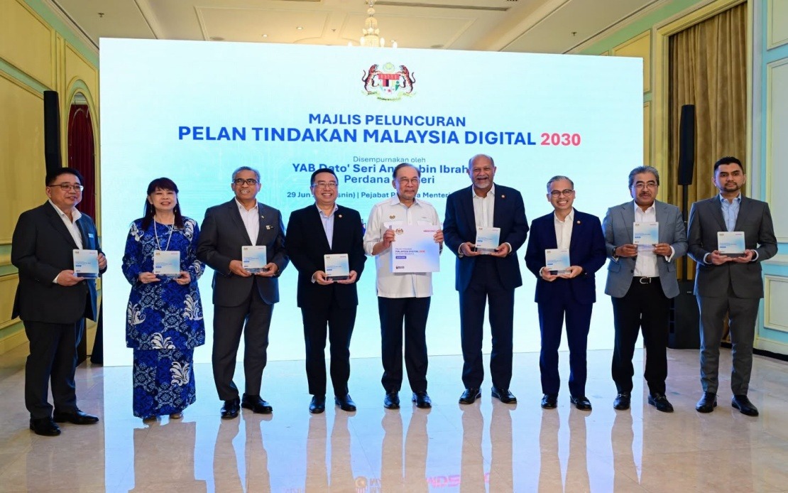 Malaysia's Civil Service Cuts Paper Waste by 116,405 Reams, Saving RM1.99 Million