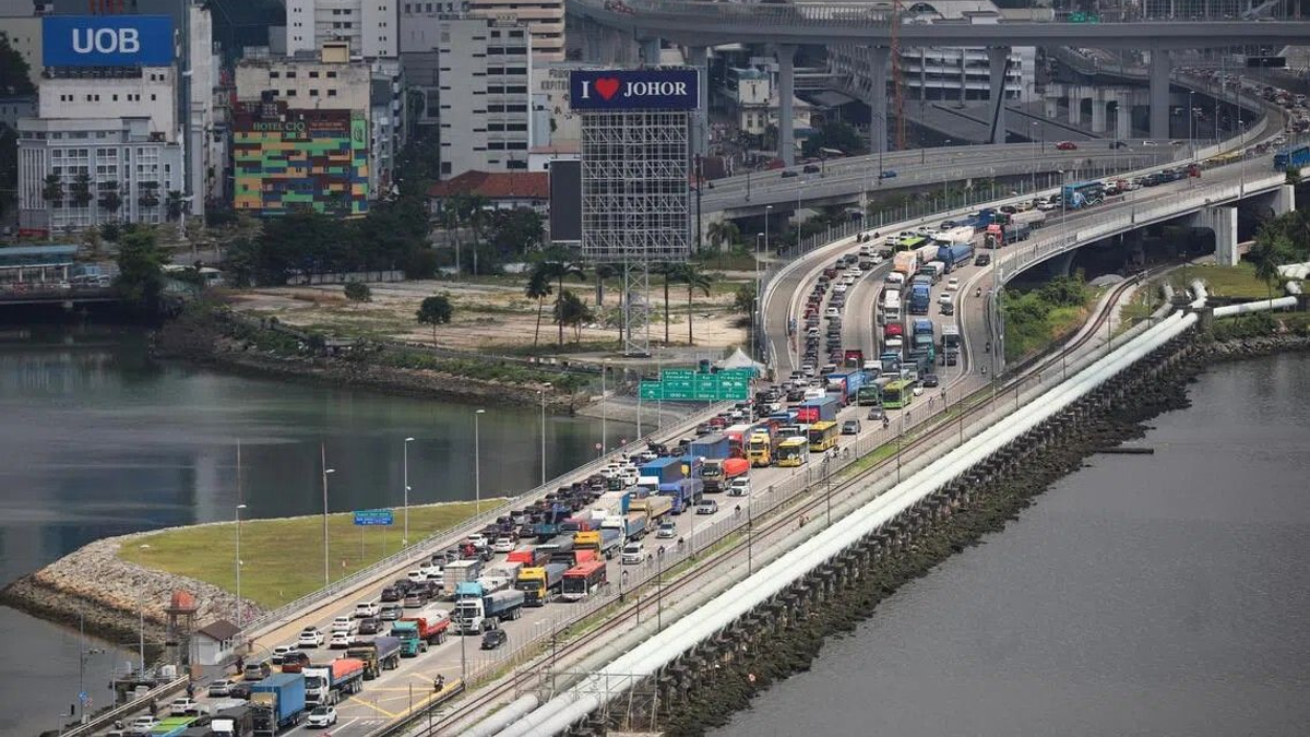 Singapore warns of severe congestion at key land crossings during National Day weekend