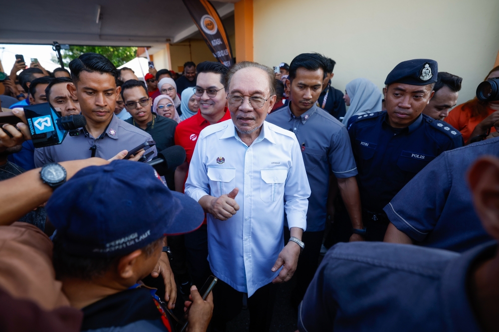 Anwar Ibrahim recovers from elective surgery under close medical supervision