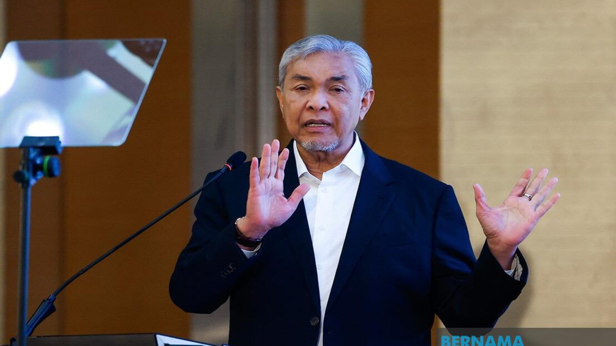 Respect The Monarchy, Avoid 3R Issues During Negeri Sembilan Campaign - Ahmad Zahid
