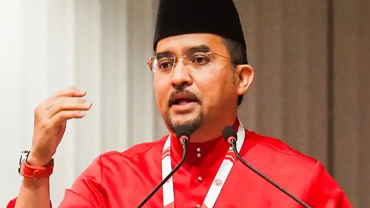 Umno Secretary-General Hits Back at Pua Over Monarchy Remarks